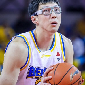 55体育-罚球很准是惊喜！周琦半场5投1中&amp;罚球6中5 拿到7分4板2助2帽